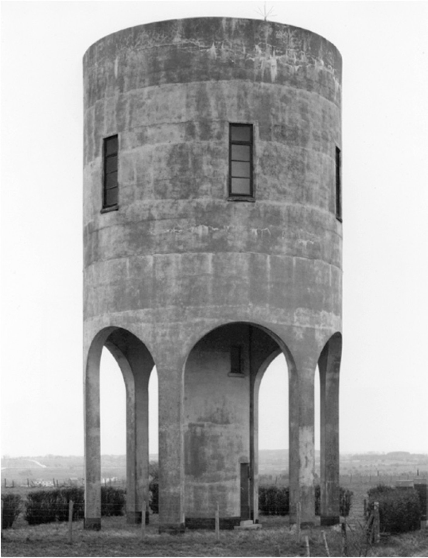 001_Bernd & Hilla_Becher_(DeadPan)