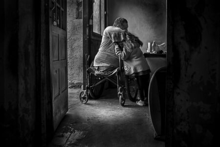 Jorge was born with a congenital malformation caused by health negligence but that does not prevent him from developing as a father. The relationship with his daughter Ángeles is a bond of love, care, and support overcoming the labels of a diagnosis and the stigma of a physical disability.