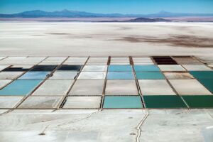 Enormous lithium evaporation pools near the Llipi production plant.
Brine is pumped in to this large evaporation pools on the southern edge”Salar de Uyuni”, where it is left to evaporate for many months. It is then processed at Comibol’s Planta Llipi, a lithium process plant near by.
Salar de Uyuni, Bolivia